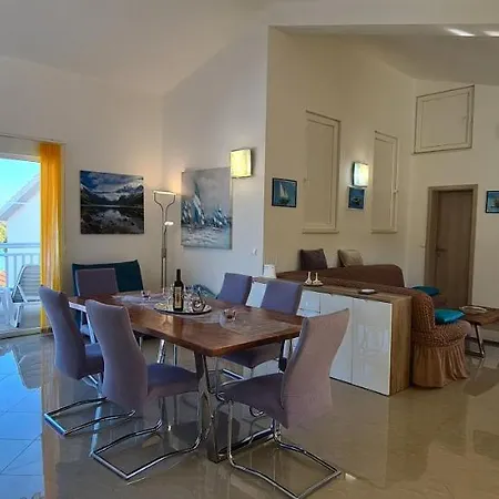 Apartman Penthouse By The Sea Vrboska