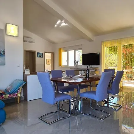 Penthouse By The Sea Apartman