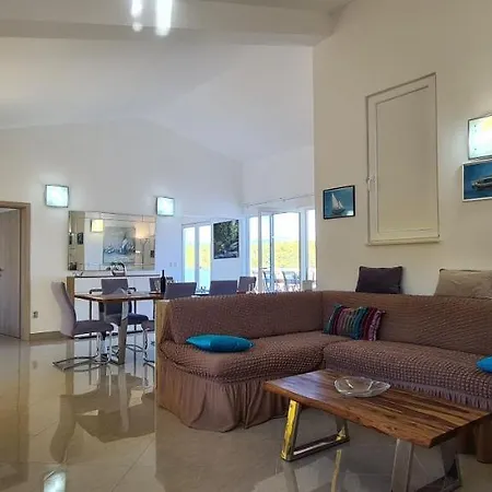 Apartman Penthouse By The Sea